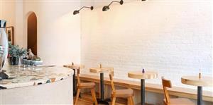 Simplicité architecturale au Synonym Café