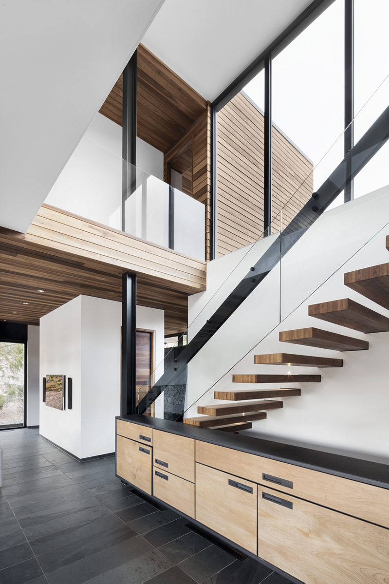 Un chalet à la fois moderne et rustique conçu par manuel r ...
