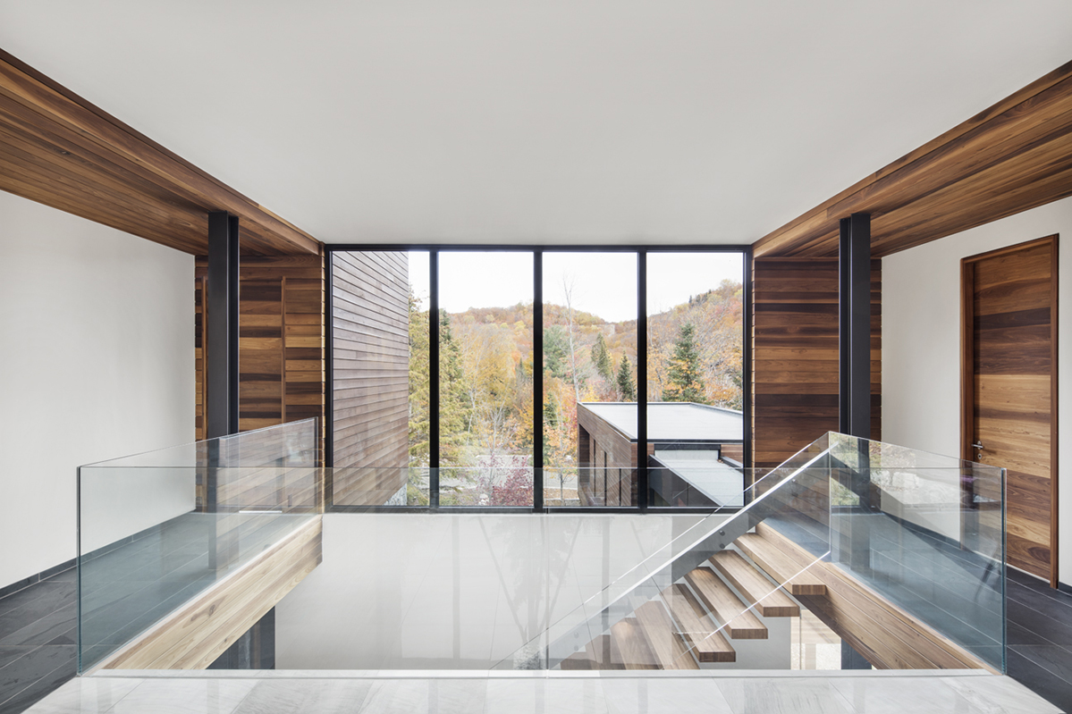 Un chalet à la fois moderne et rustique conçu par manuel r ...