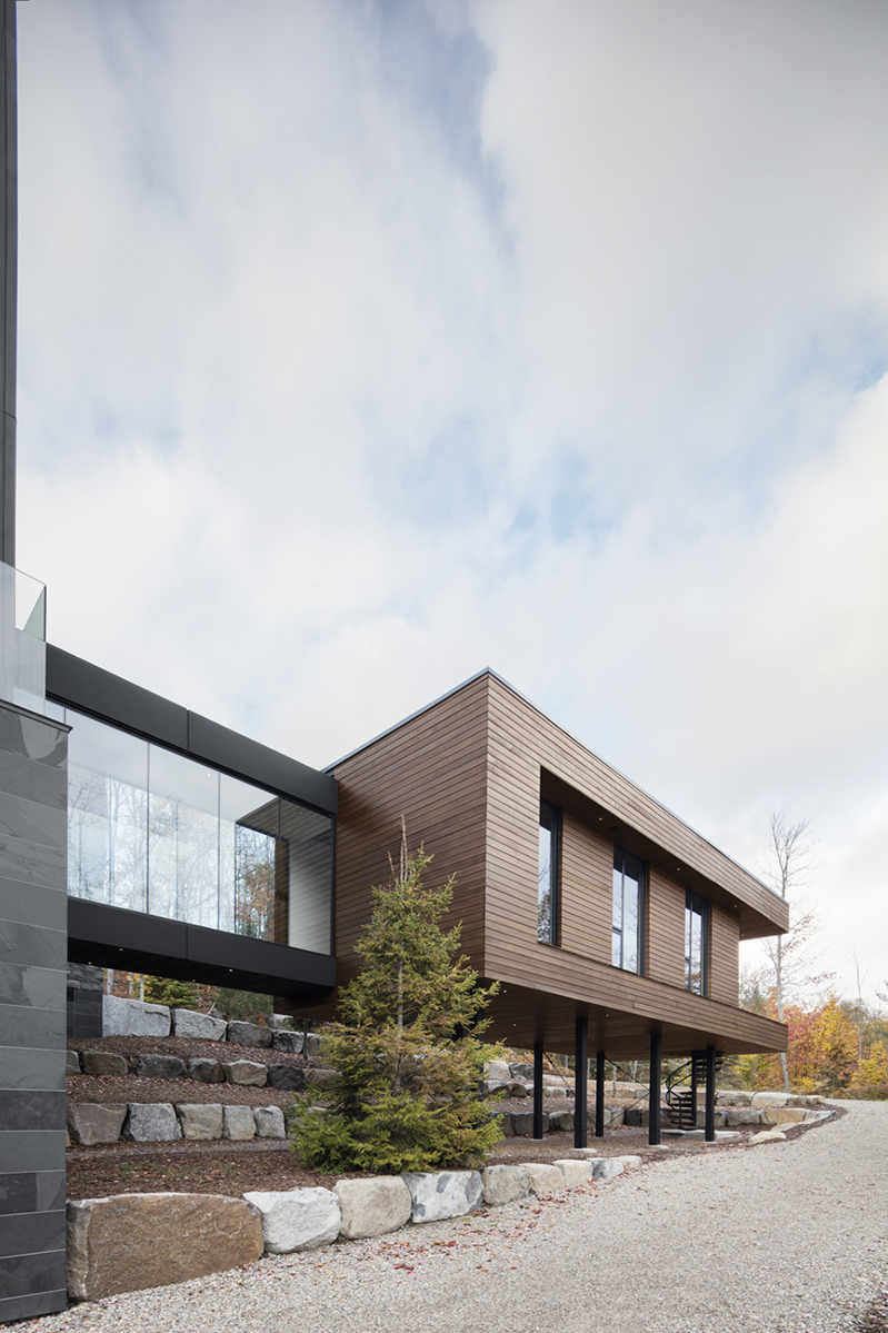 Un chalet à la fois moderne et rustique conçu par manuel r ...